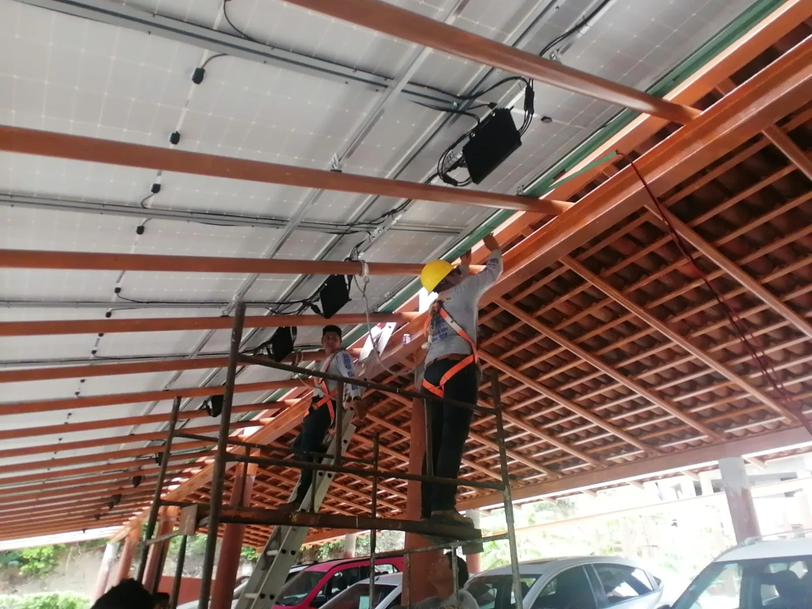 Energía-solar-Paneles-solares-Ahorro de energía-Casas-solares Negocios-sostenibles-Industrias-limpias-Ixtapa-Zihuatanejo Costa-Grande-de-Guerrero Financiamiento-solar-Instalación-de-paneles-Mantenimiento-solar-Energía-renovable-Captación-solar-Tecnología-solar-Eficiencia-energética Soluciones-solares Potencia-solar Sistema-solar-fotovoltaico Transformación-energética Sostenibilidad Fuente de energía limpia Generación solar Sol radiante Energía del sol Inversión solar Eco amigable Energía-sustentable